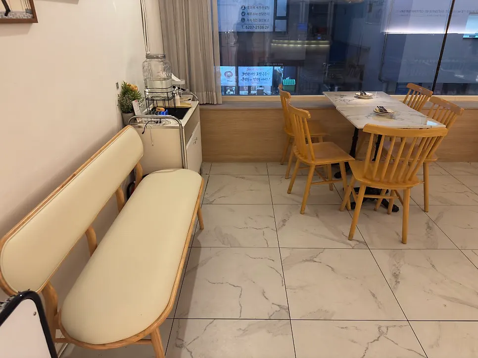 을지다락 강남역점 매장 내부 대기공간