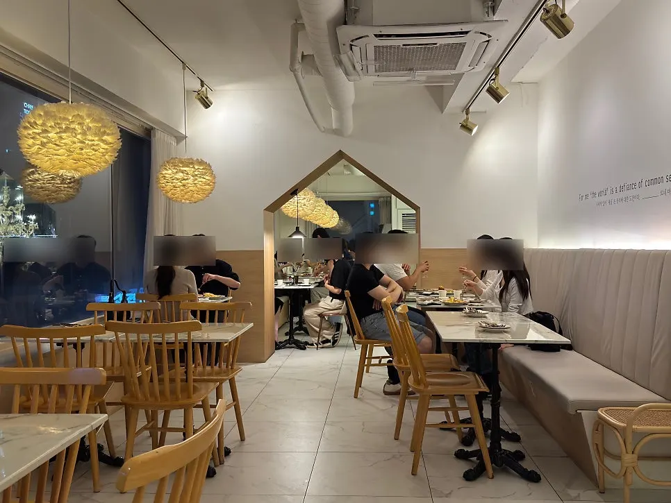 깔끔한 을지다락 강남역점 테이블 좌석