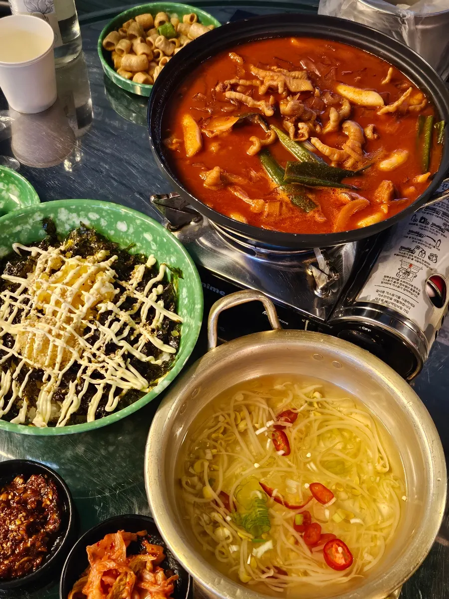 무뼈국물맵닭발과 함께 나온 냉콩나물국