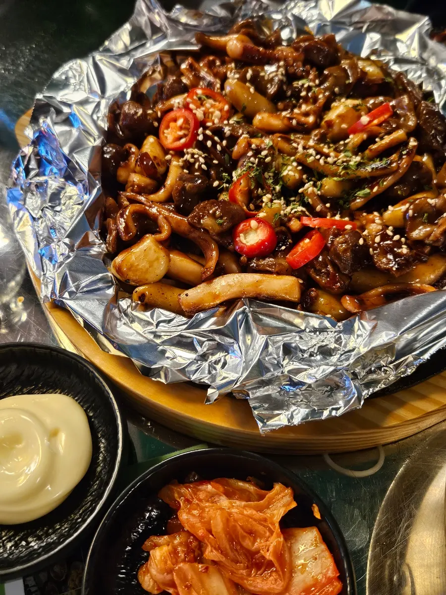 면을 건져 올린 잔치국수