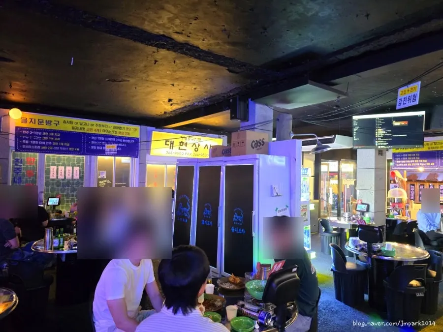 손님들로 채워진 을지포차 홀 전경