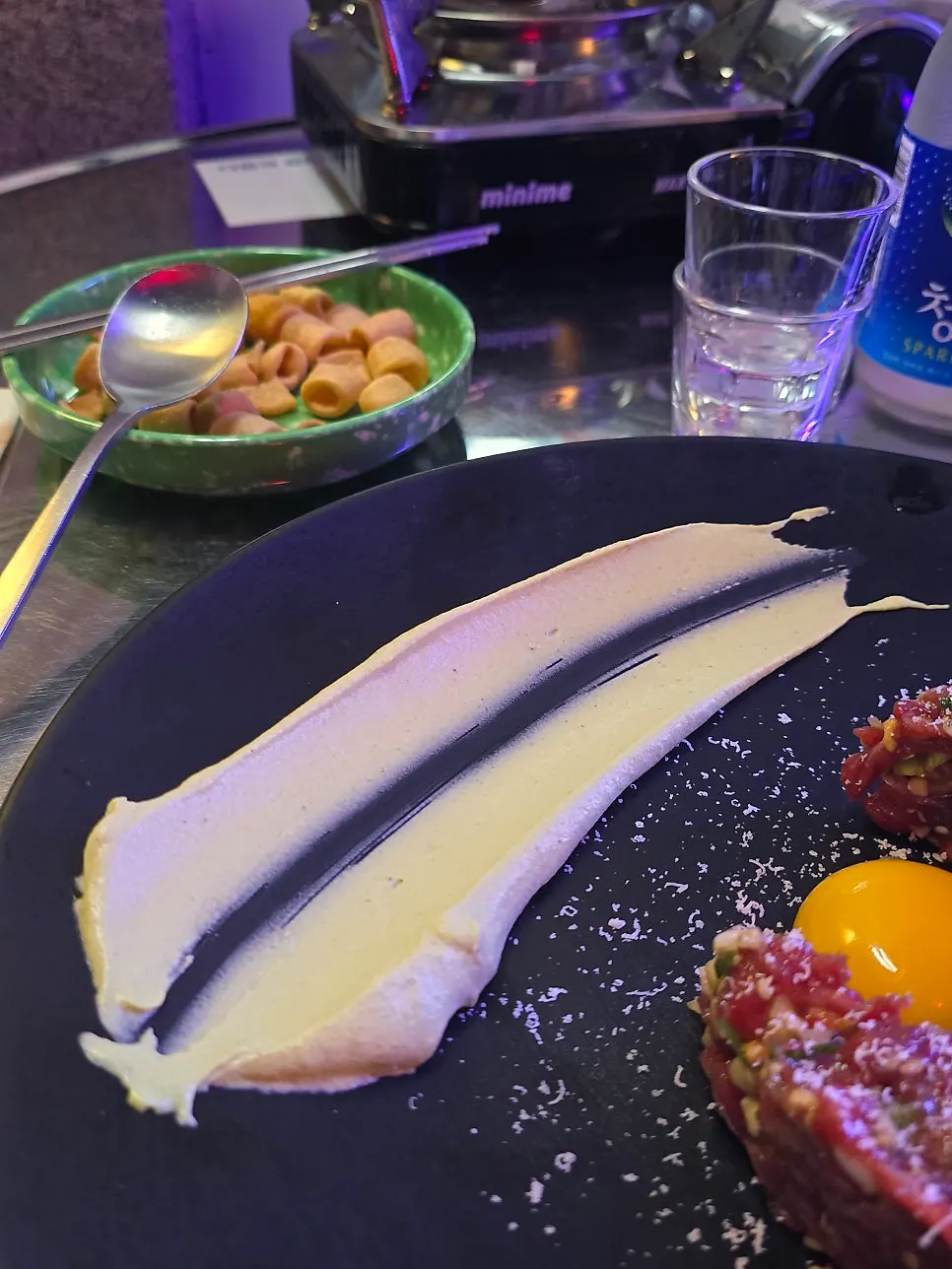 Tuplus yukhoe levantado con los palillos