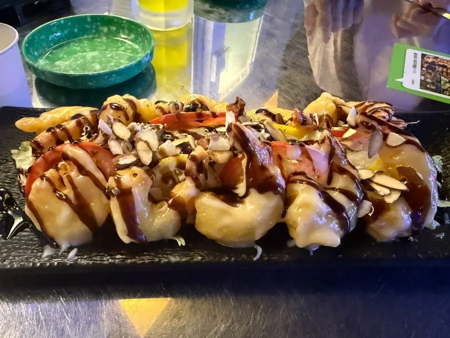 야채와 함께 나온 크림에 빠진 새우