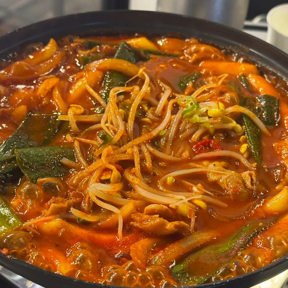 Spicy boneless chicken feet in rich broth