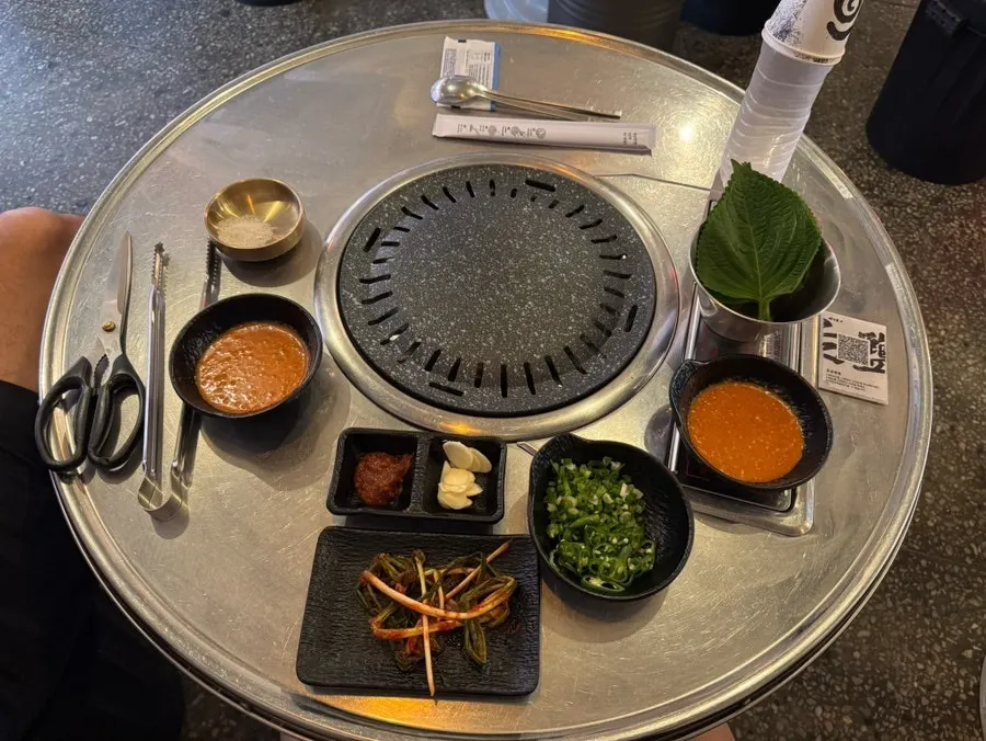 Basic makchang side dishes and makjang sauce