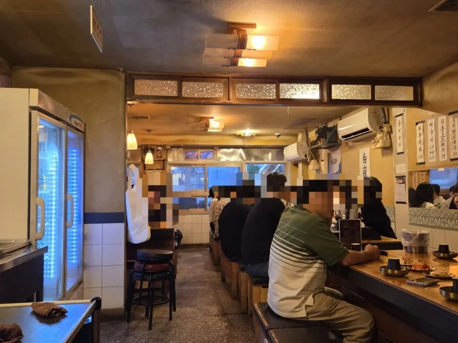 2nd floor table seating at Eulji Baektan Ppyeogui