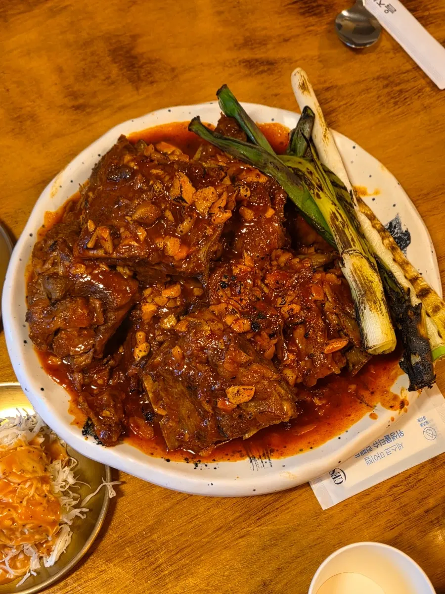 Plate of charcoal bone BBQ with cut grilled scallions