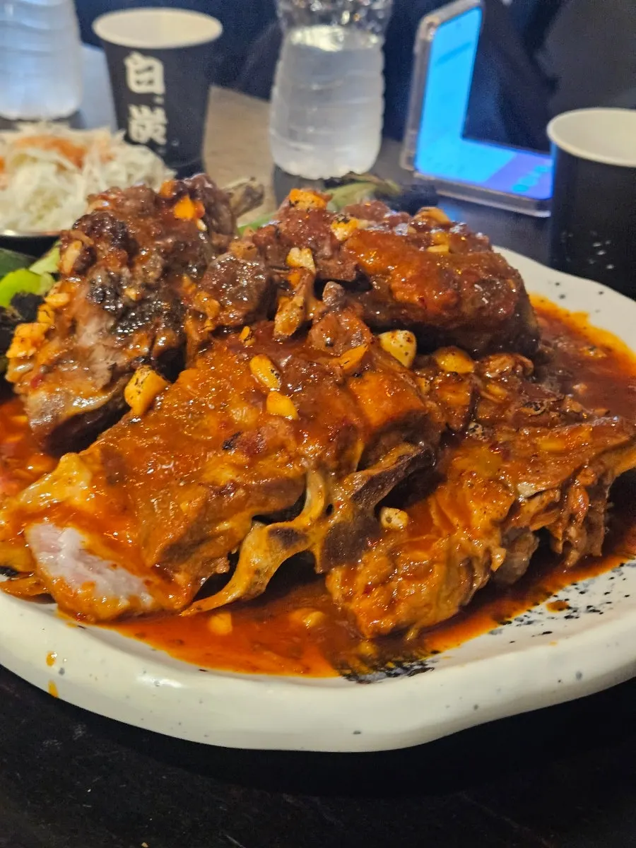 뼈 가까이 붙은 두툼한 목뼈 살