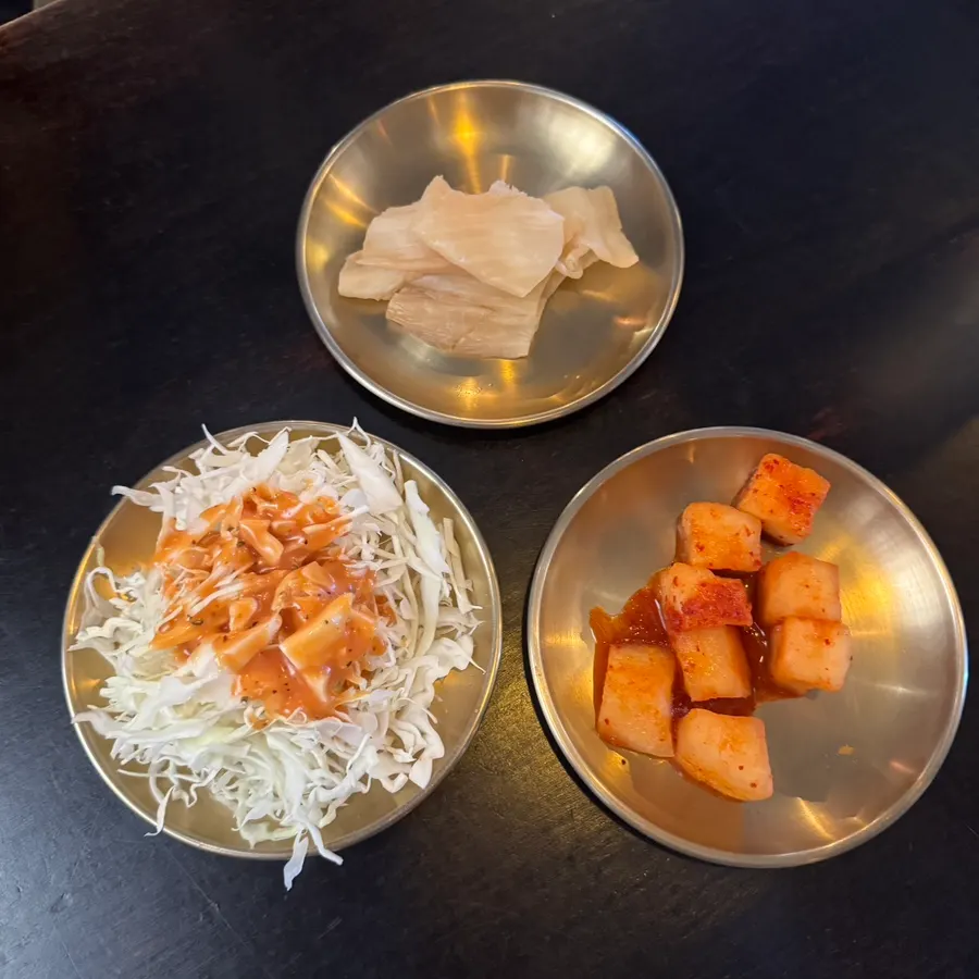 Basic sides of kkakdugi, cabbage salad, and baek kimchi