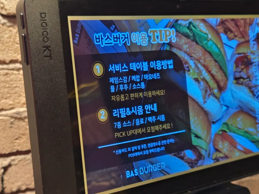 Burger sets on the table with free potato chips and sauces