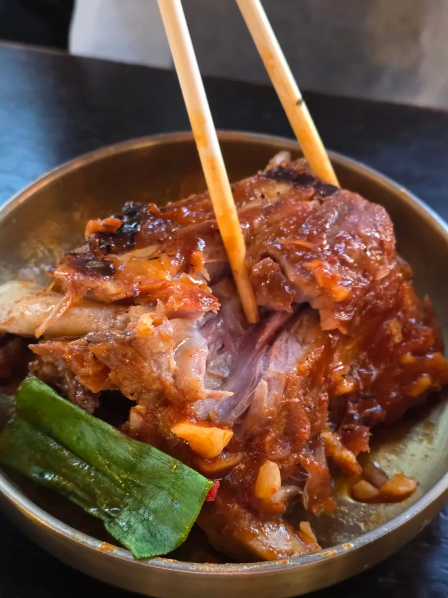 Bite-sized pieces of grilled scallion and meat