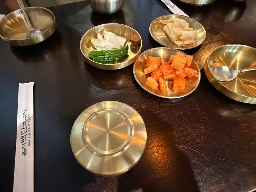 양파가 담긴 반찬 접시