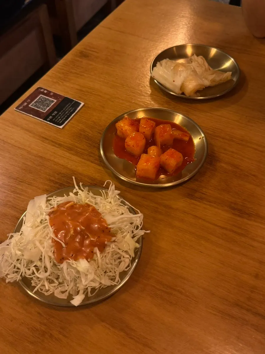 Basic side dishes set at Eulji Baektan Ppyeogui