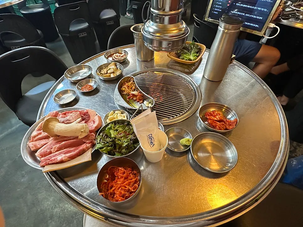 기본 찬이 세팅된 테이블