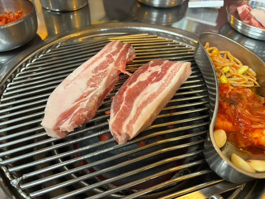 돼지한근 세트 여섯 부위 생고기 접시