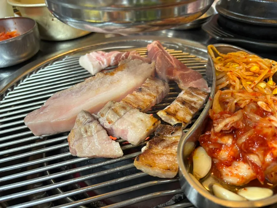 돼지한근 부위별 생고기 구성