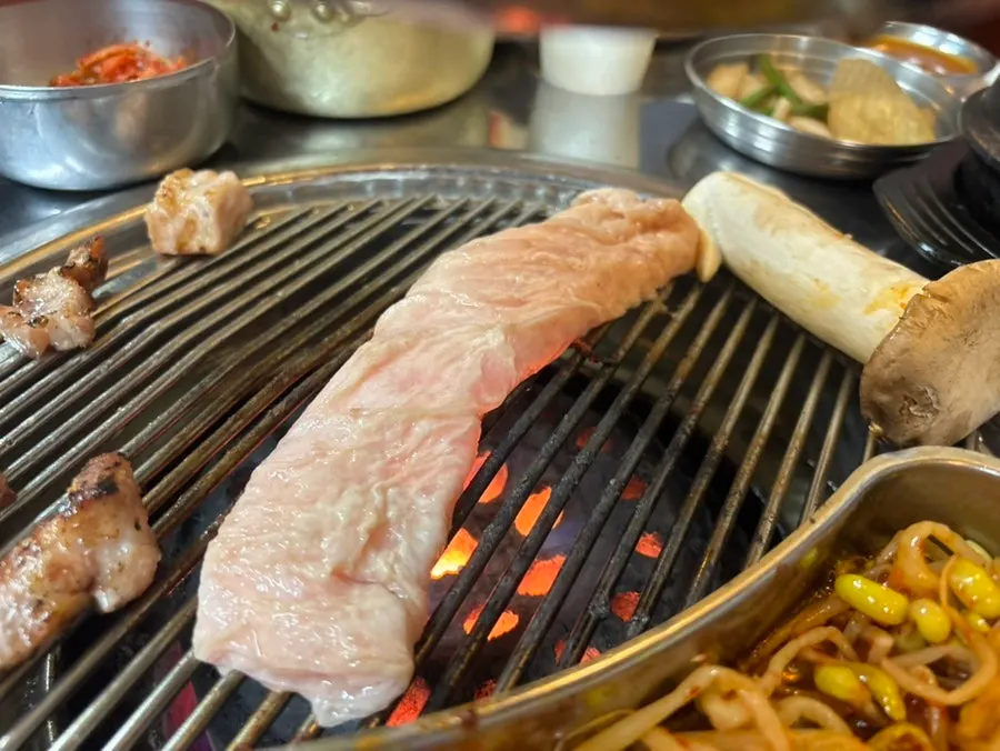 콩가루에 찍어 먹는 껍데기
