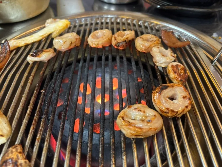 연탄불에서 통통해지는 막창