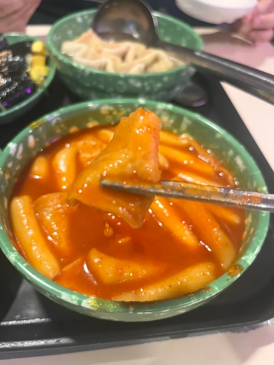 떡볶이 국물이 밴 오뎅