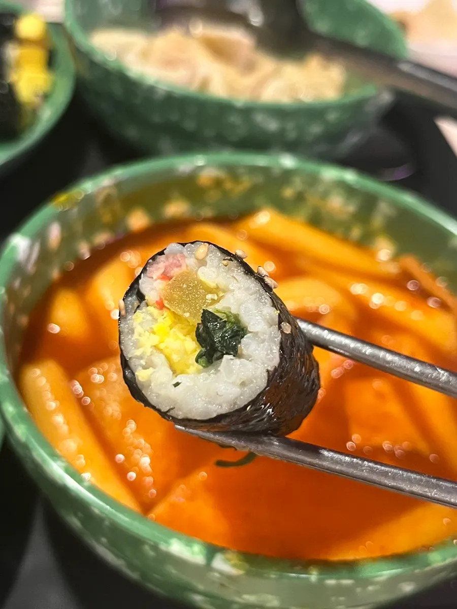 속이 알차게 들어찬 꼬마김밥 단면