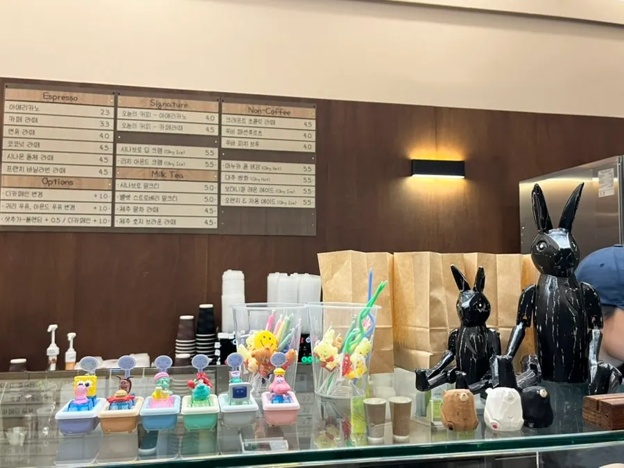 Showcase with various types of tarts