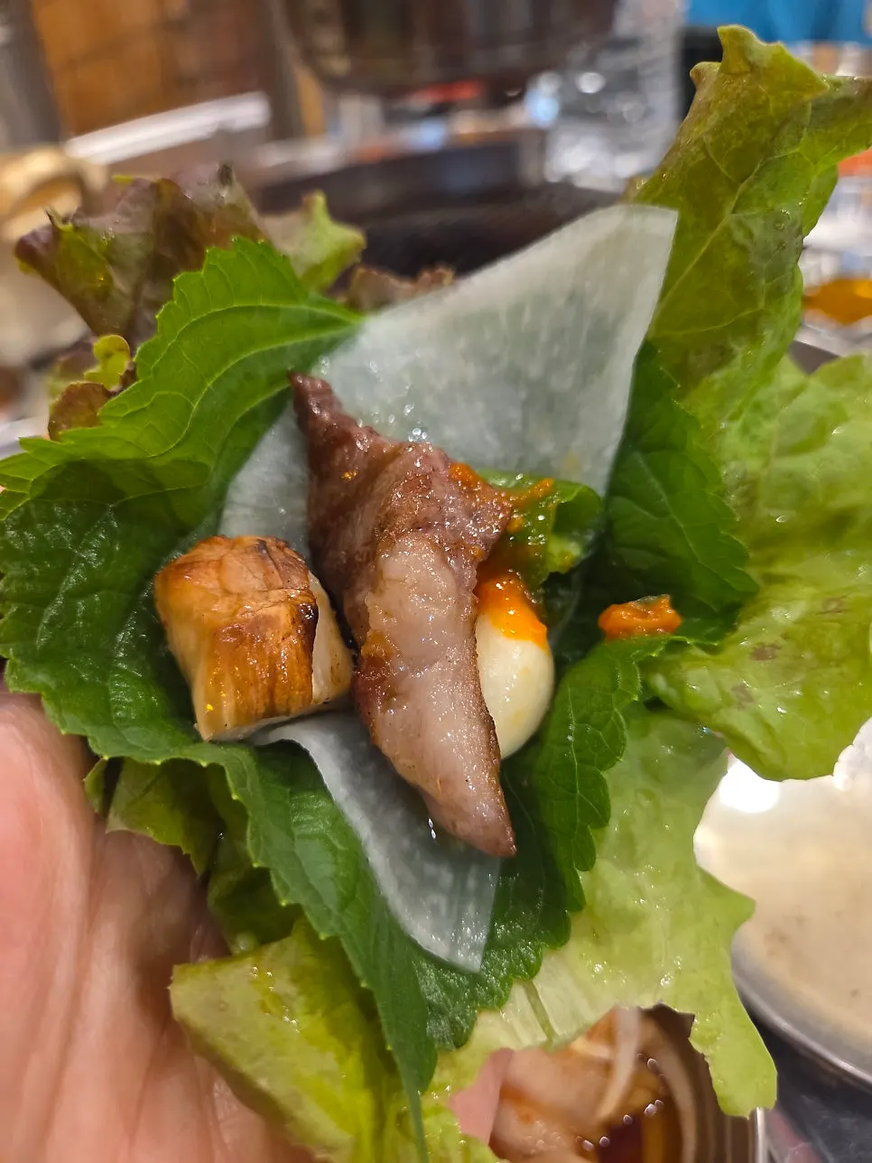 윤기 도는 구운 갈빗살