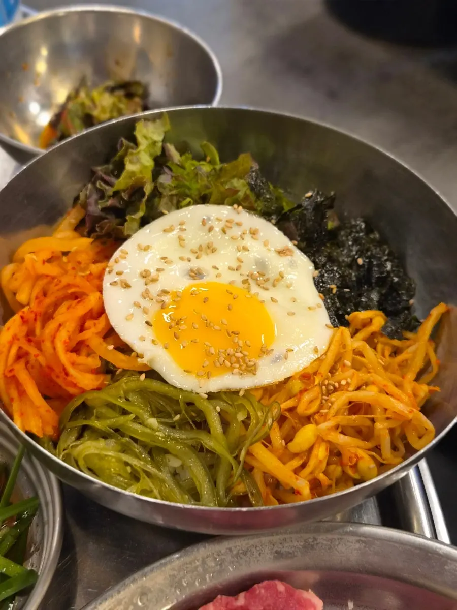 The samsuni bibimbap ordered alongside the meat