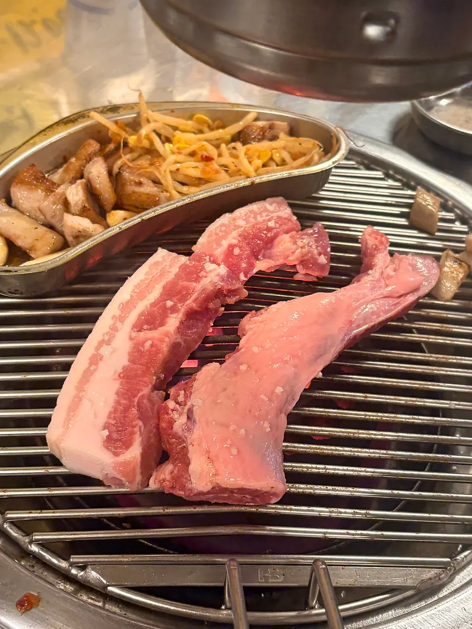 Skirt meat dipped in salt