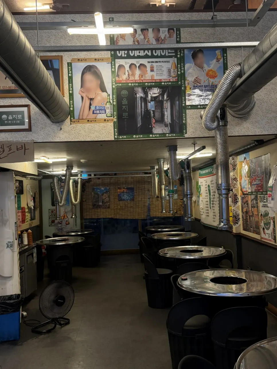 주문한 삼겹살과 목살 생고기 접시
