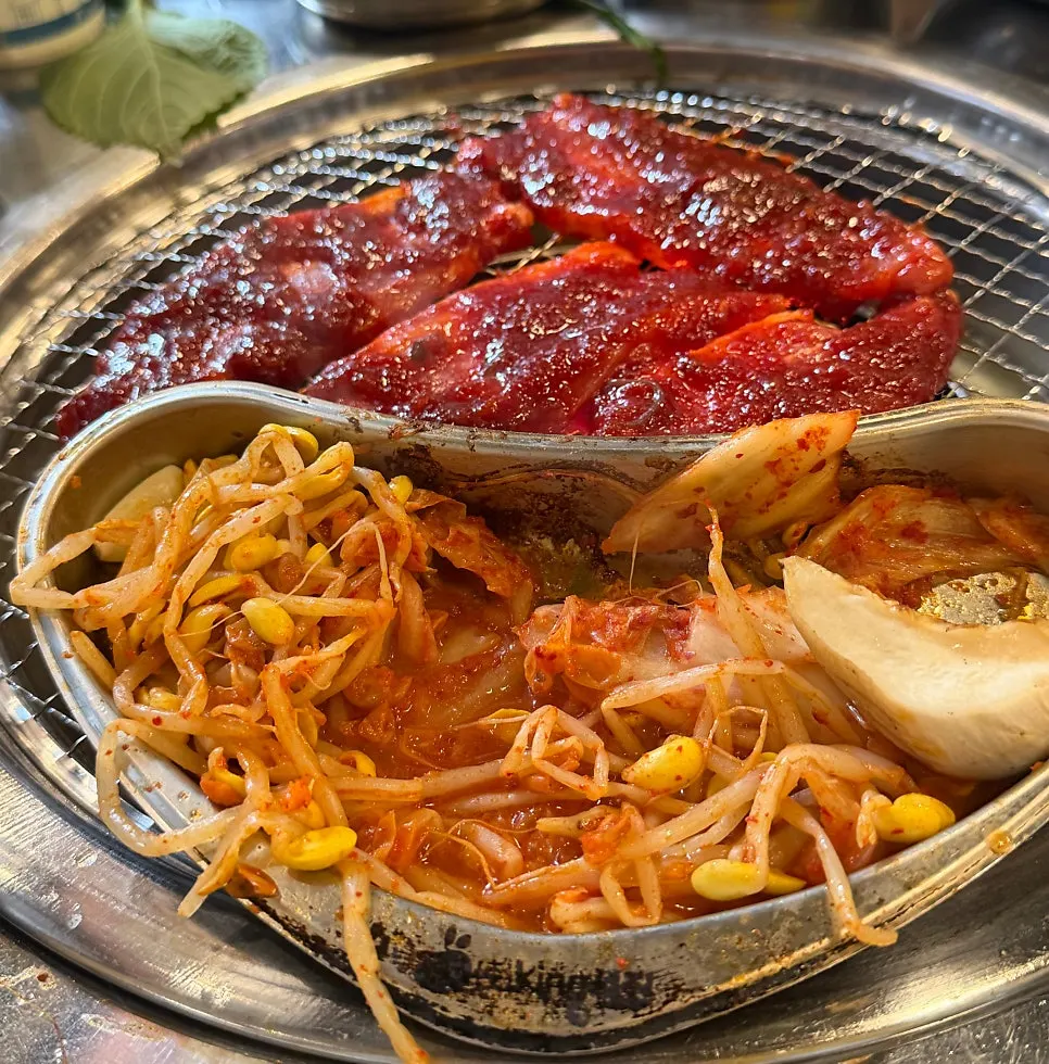 물냉면과 고기 조합 상차림