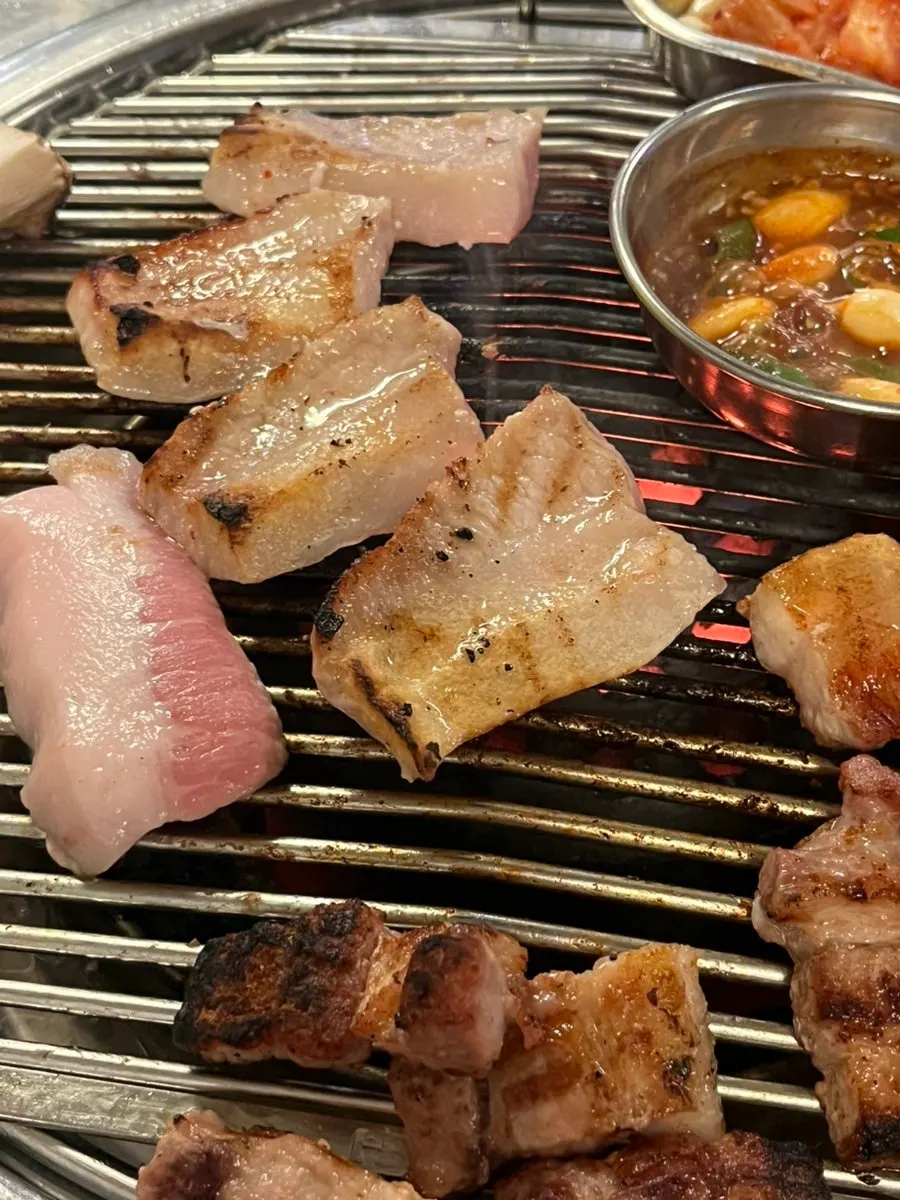 ผักกาดหอมห่อเนื้อและถั่วงอก