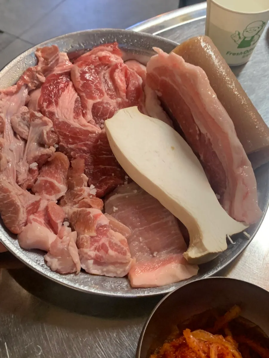 Raw meat plate for the pork-one-geun set