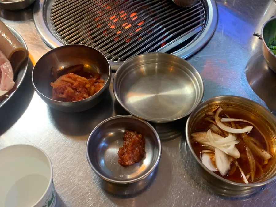 Basic side dishes of seasoned perilla leaves, lettuce, and frozen radish salad