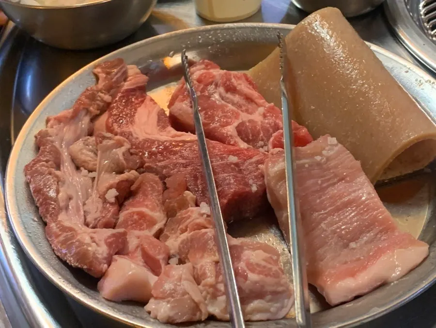 Sauce made with fermented anchovy sauce, garlic, and cheongyang chili peppers