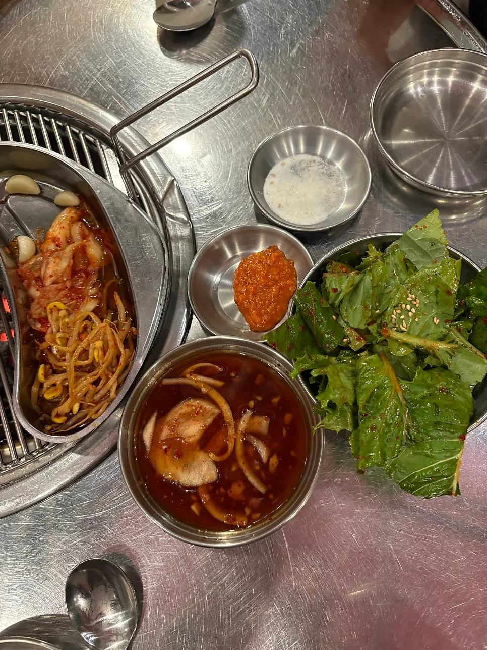 Basic side dishes: onion salad, lettuce salad, ssamjang, radish salad