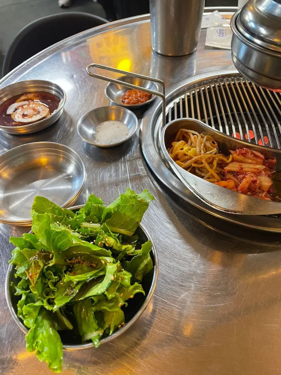 Basic side dishes including pickled lettuce and bean sprouts
