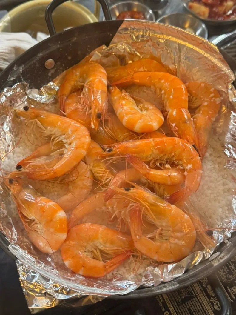 주황빛으로 익은 왕새우 소금구이 500g