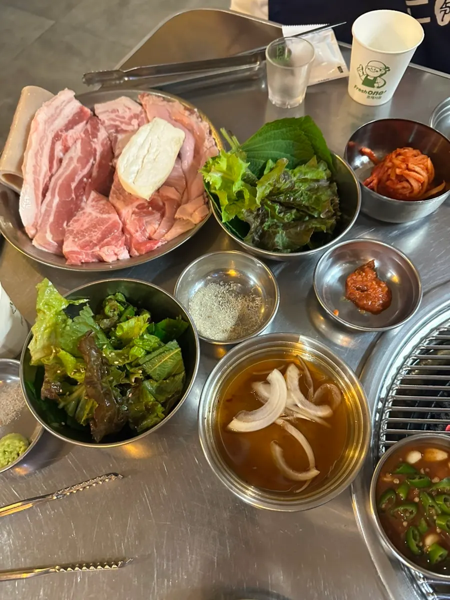 기본으로 나온 밑반찬 상차림