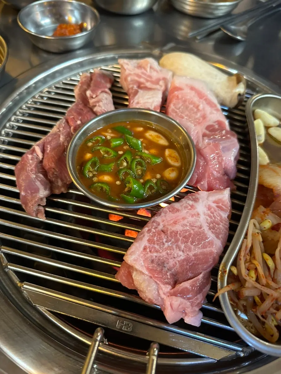 나물과 반숙 계란후라이 올린 비빔밥