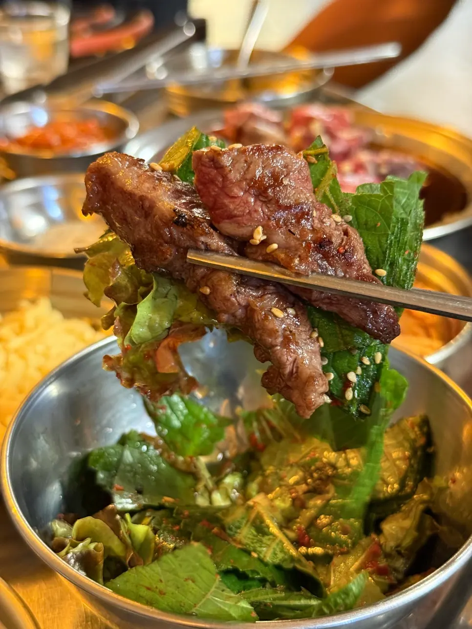 연탄 불판에 올린 소갈비살