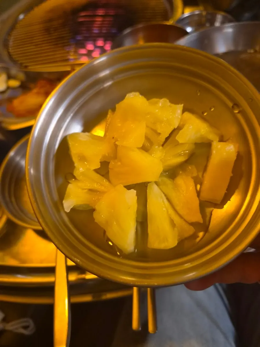 Grilled meat eaten together with pineapple