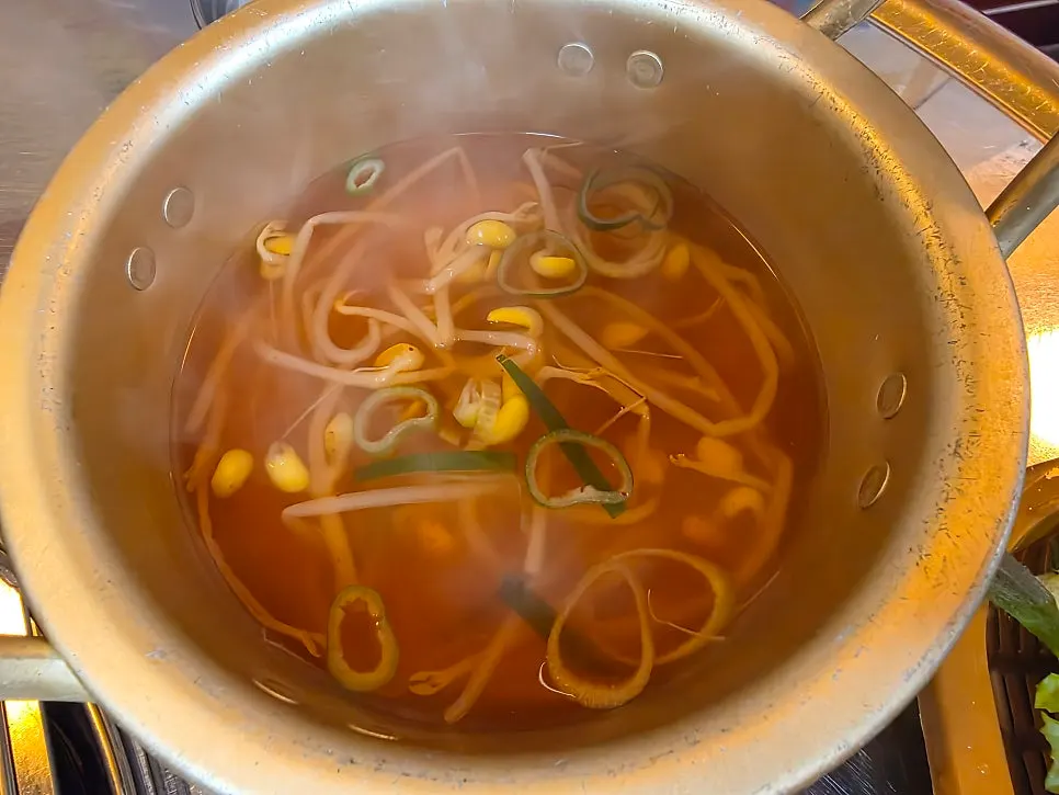 사이드 메뉴가 포함된 메뉴 안내