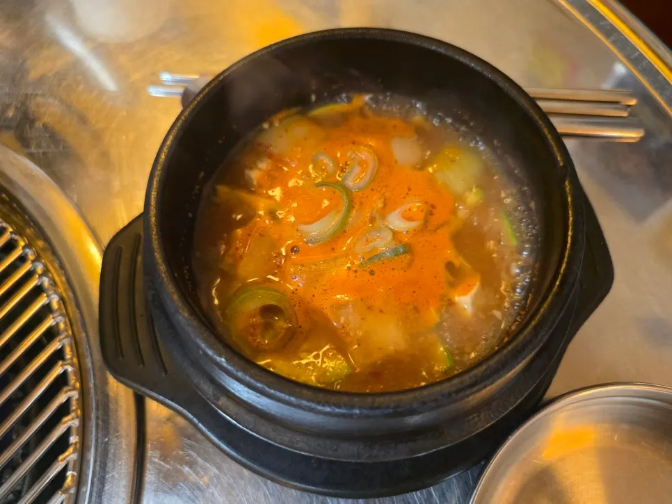 얼음통에 담겨 나온 소주
