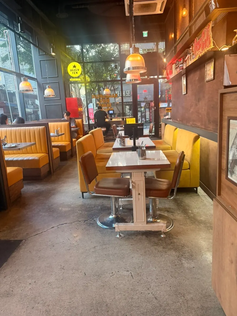 American-diner-style dining hall at Daily Fix Euljiro