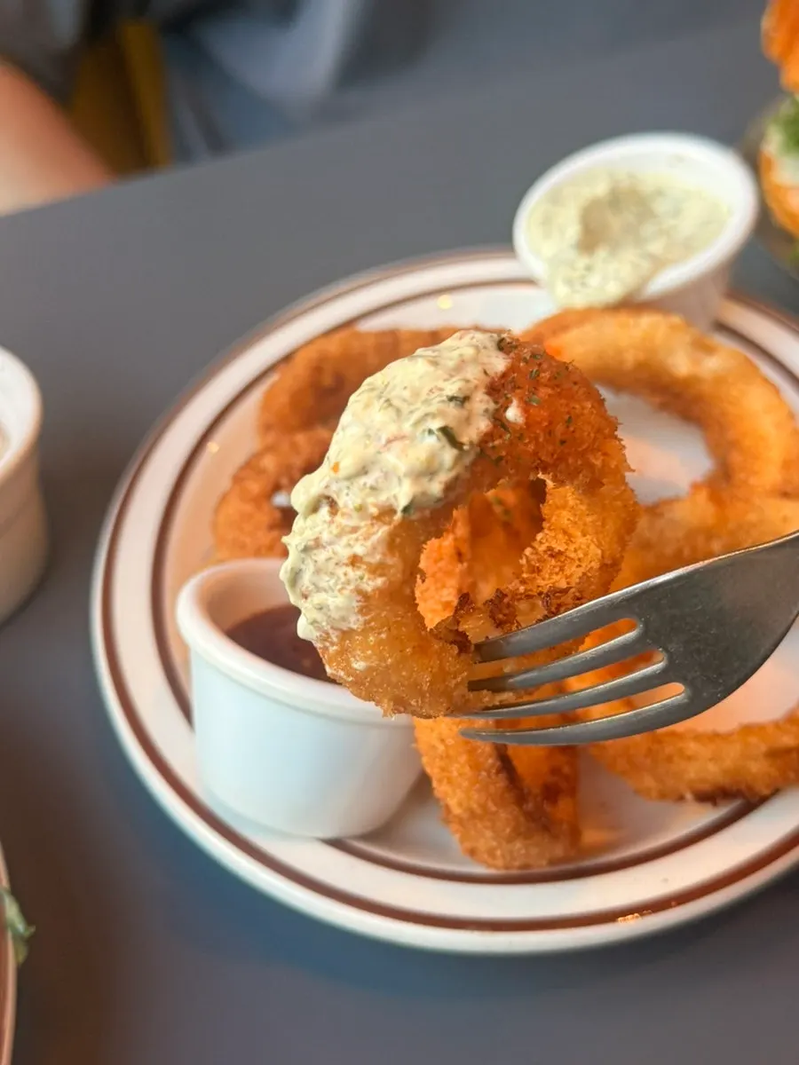 Onion rings with celery sauce and the house sauce