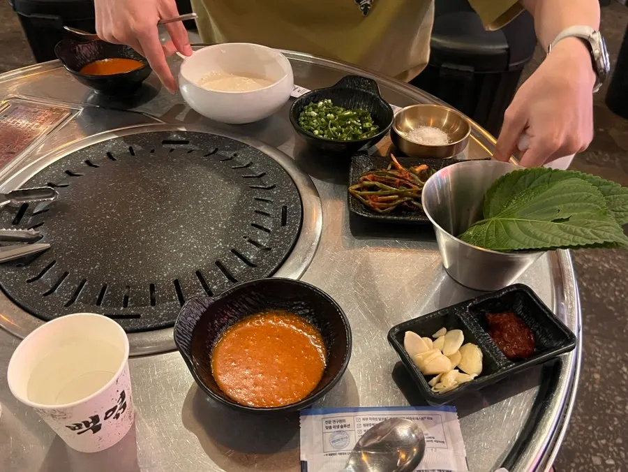 Makjang dip, perilla leaves, and green onion kimchi basic setup