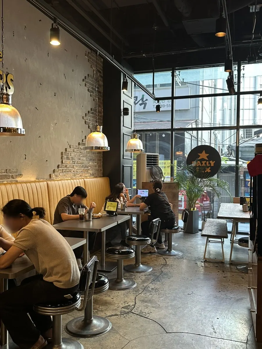 Overview of the Daily Fix Euljiro dining hall