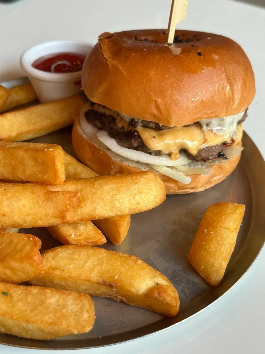 Kang Min-kyung-recommended bacon cheese burger set
