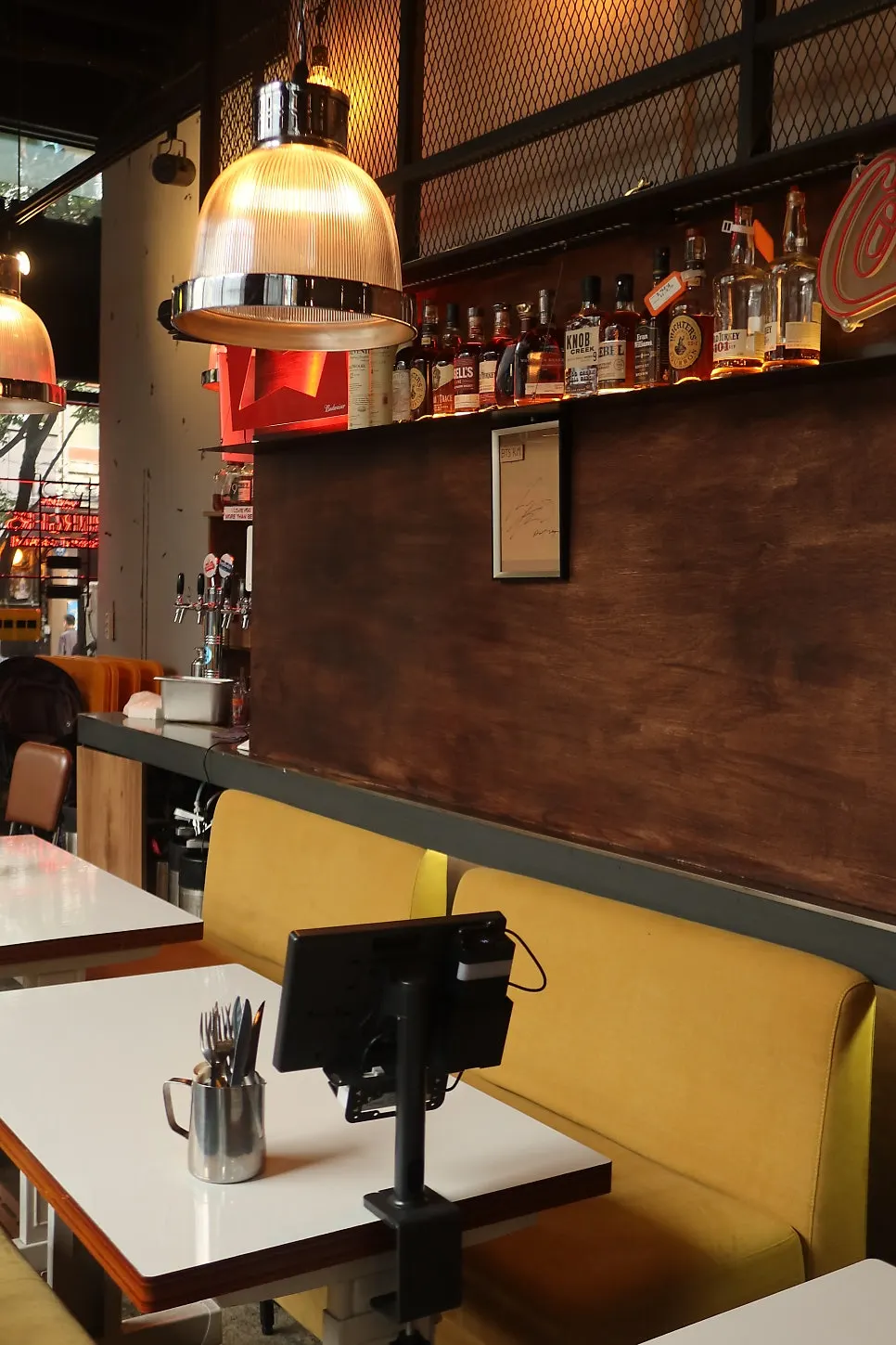 American-style interior at Daily Fix