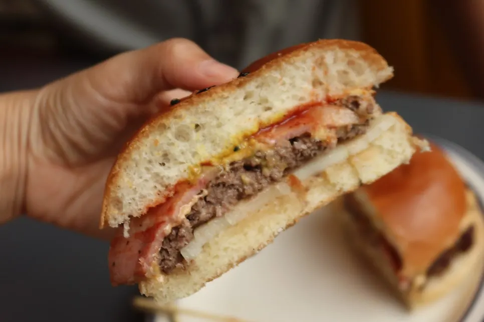 Basic cheeseburger for a 17-month-old baby